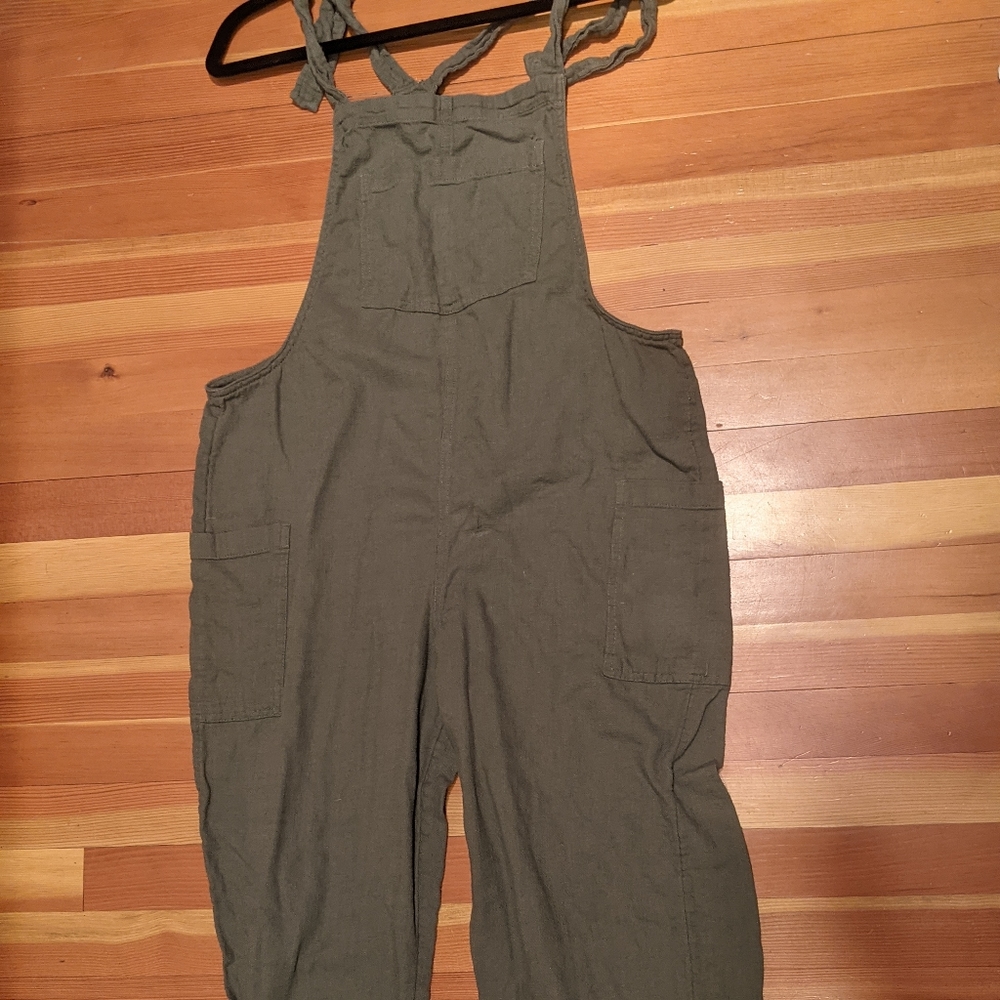 Aerie overalls, size medium